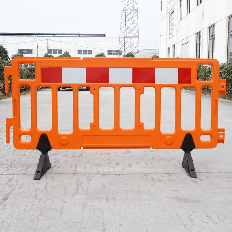 2 Meter Plastic Road Barrier with Swivel Feet - JACKWIN-Traffic Safety Products Manufacturer in China
